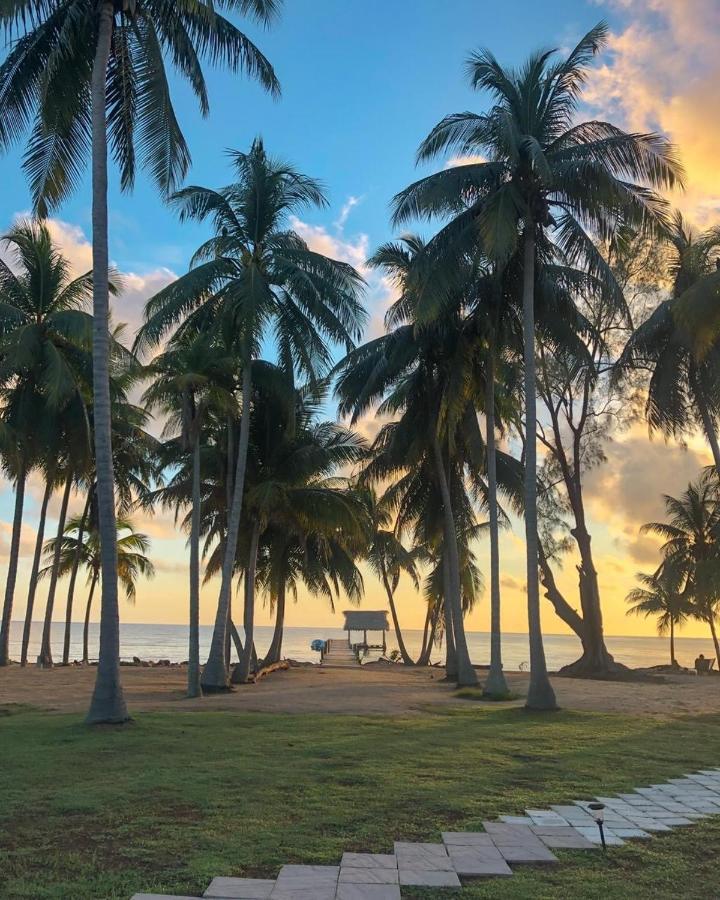 Pelican Beach Resort, Dangriga Esterno foto